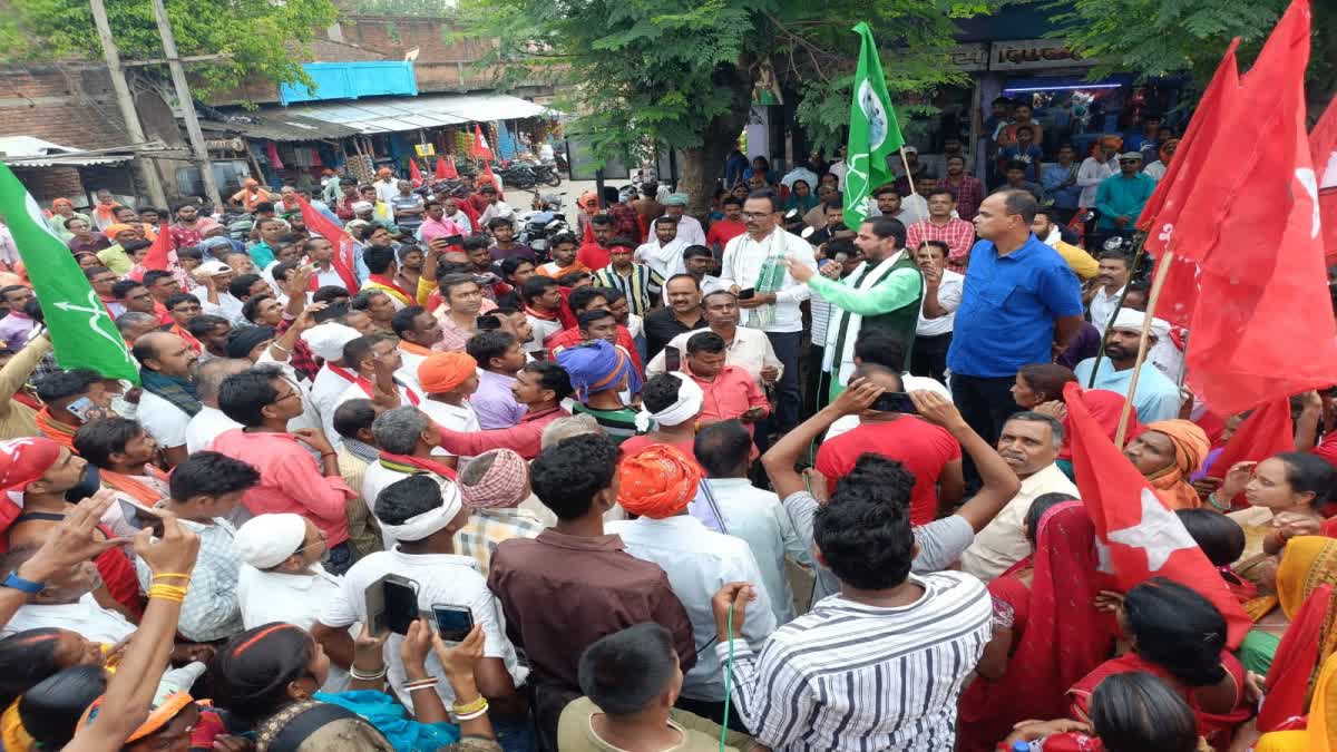 INDIA alliance candidate Vinod Singh campaigned by holding street meetings in Giridih