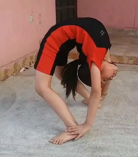 7 Year Old Yoga Prodigy In Uttarakhand