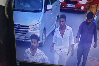 KARAMANA MURDER CCTV FOOTAGE  MURDER IN THIRUVANANTHAPURAM  കരമന കൊലപാതകം സിസിടിവി ദൃശ്യങ്ങള്‍  KARAMANA AKHIL MURDER