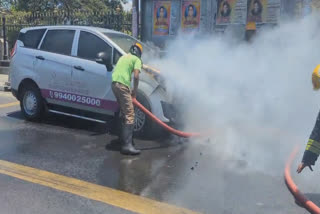 A four-wheeler belonging to a private hospital suddenly caught fire on Kamarajar Road in Chennai