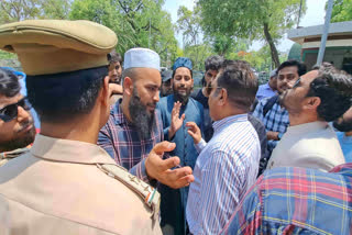 اے ایم یو پراکٹوریئل ٹیم اور طلباء کے درمیان دھکہ مکی, نہیں ملنے دیا وائس چانسلر سے