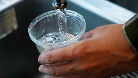 how-many-liters-water-should-you-drink-per-day-as-per-experts-check-full-details-here