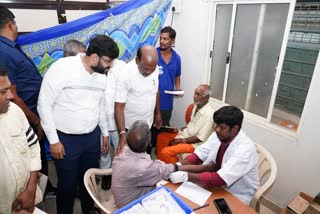 மாதிரி மருத்துவ முகாமில் அமைச்சர் மா. சுப்பிரமணியன்
