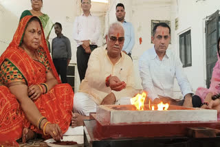 Madan Dilawar performing havan on his birthday