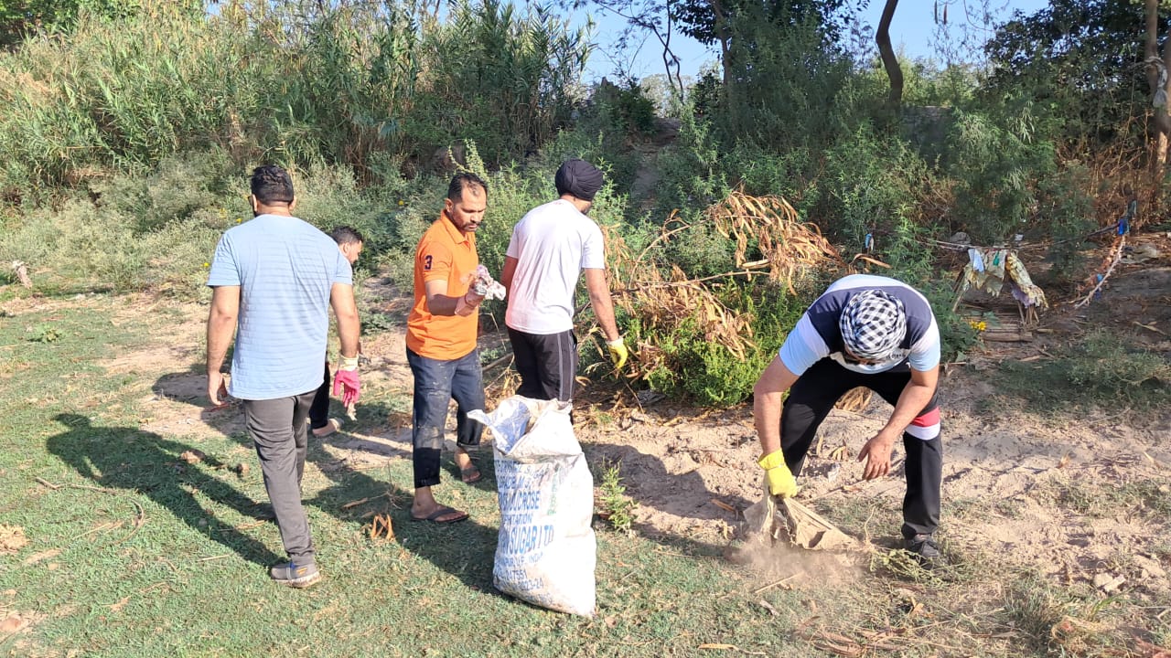 CLEANING THE SUTLEJ RIVER