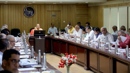 मुख्यमंत्री योगी आदित्यनाथ ने सोमवार को लखनऊ में एक महत्वपूर्ण बैठक की