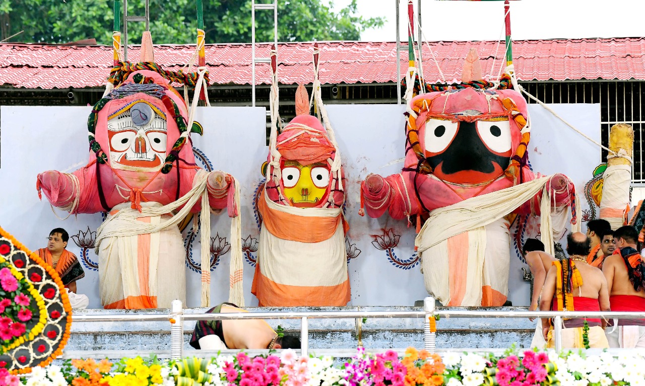 ସ୍ନାନବେଦୀରେ ଚତୁର୍ଦ୍ଧାମୂର୍ତ୍ତି