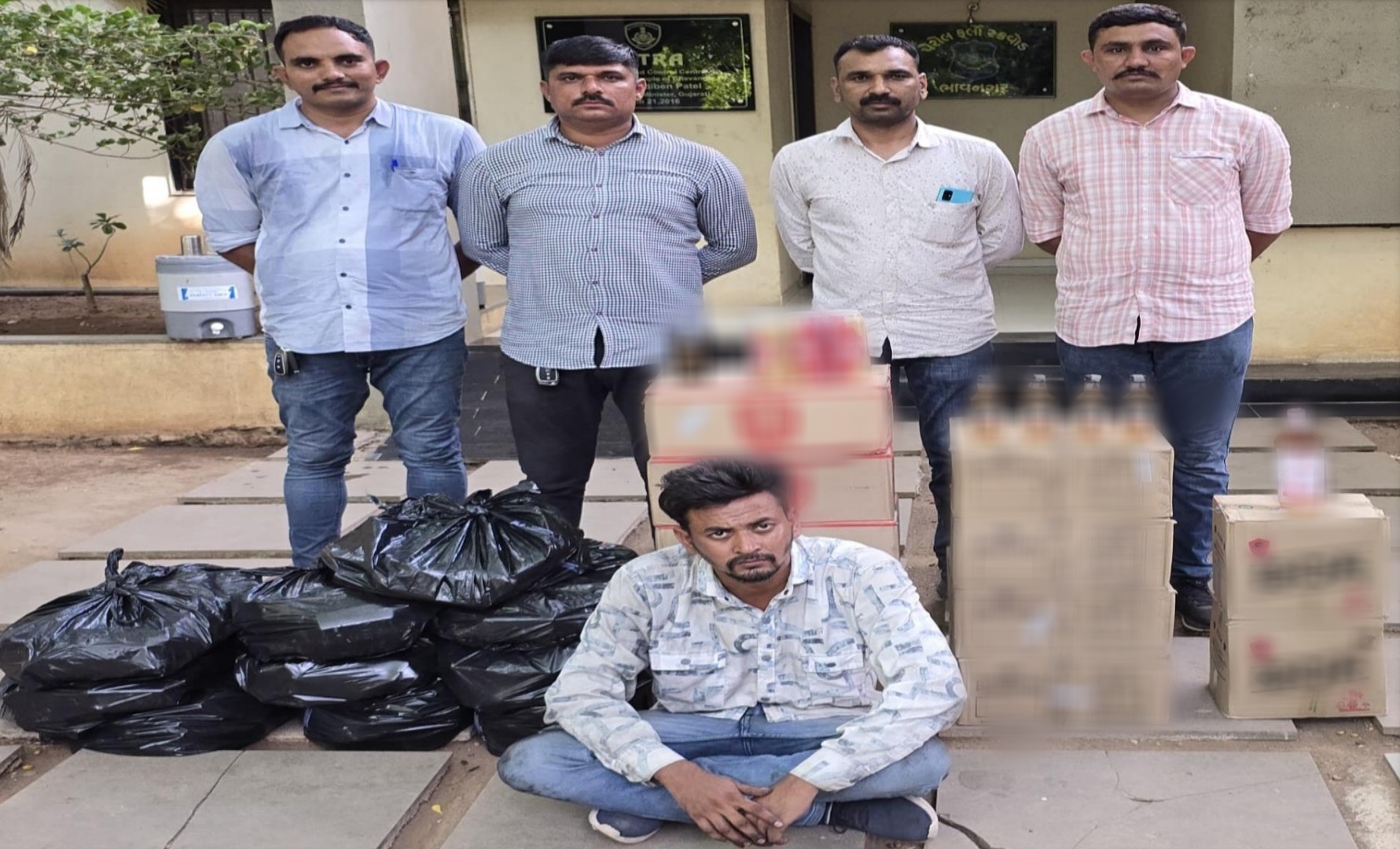 ભાવનગર LCB પોલીસે 660 દારૂની બોટલો ઝડપી પાડી