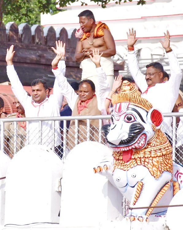 Mohan Majhi Seeks Blessing Of Lord Jagannth