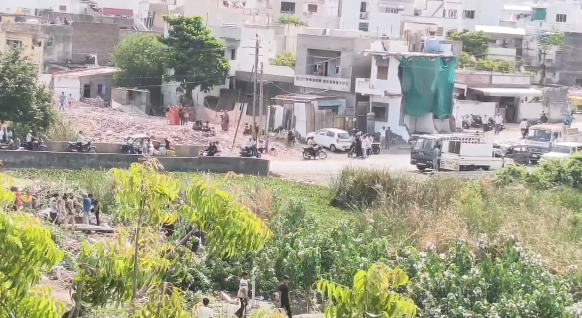 ગઢેચી નદીના પાસેથી દબાણો દૂર થયા