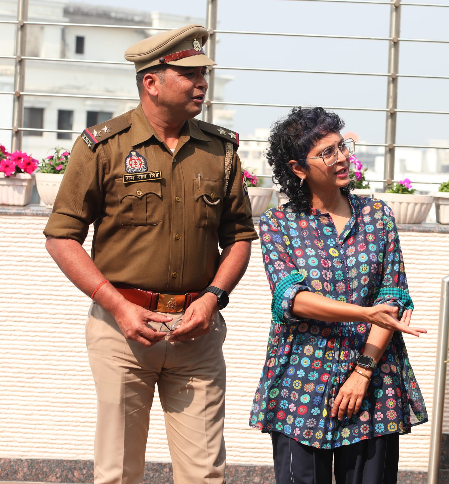 शूटिंग के दौरान अपने रोल को समझते एसआई राम रक्षा सिंह.