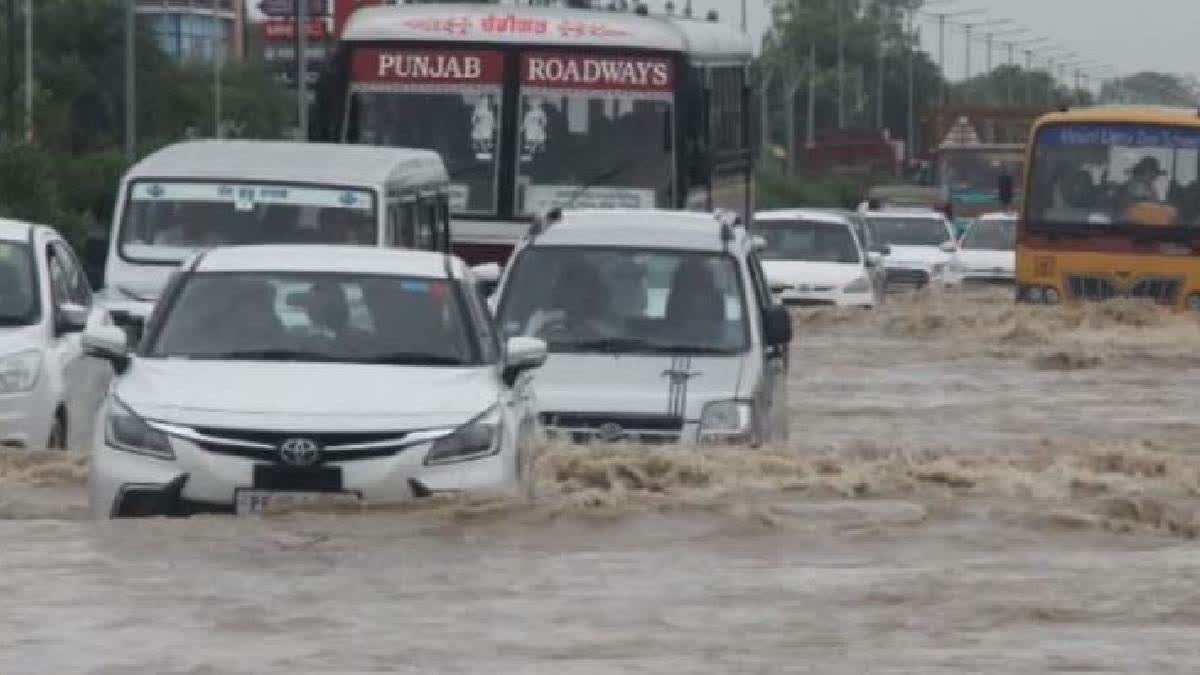 north india  rain  rain updates  lost lives in rain  ഉത്തരേന്ത്യ  പേമാരി  കനത്ത മഴ  മഴ  ഹരിയാന  ജമ്മു കാശ്‌മീര്‍  ഹിമാചല്‍ പ്രദേശ്  ഉത്തരാഖണ്ഡ്  പഞ്ചാബ്