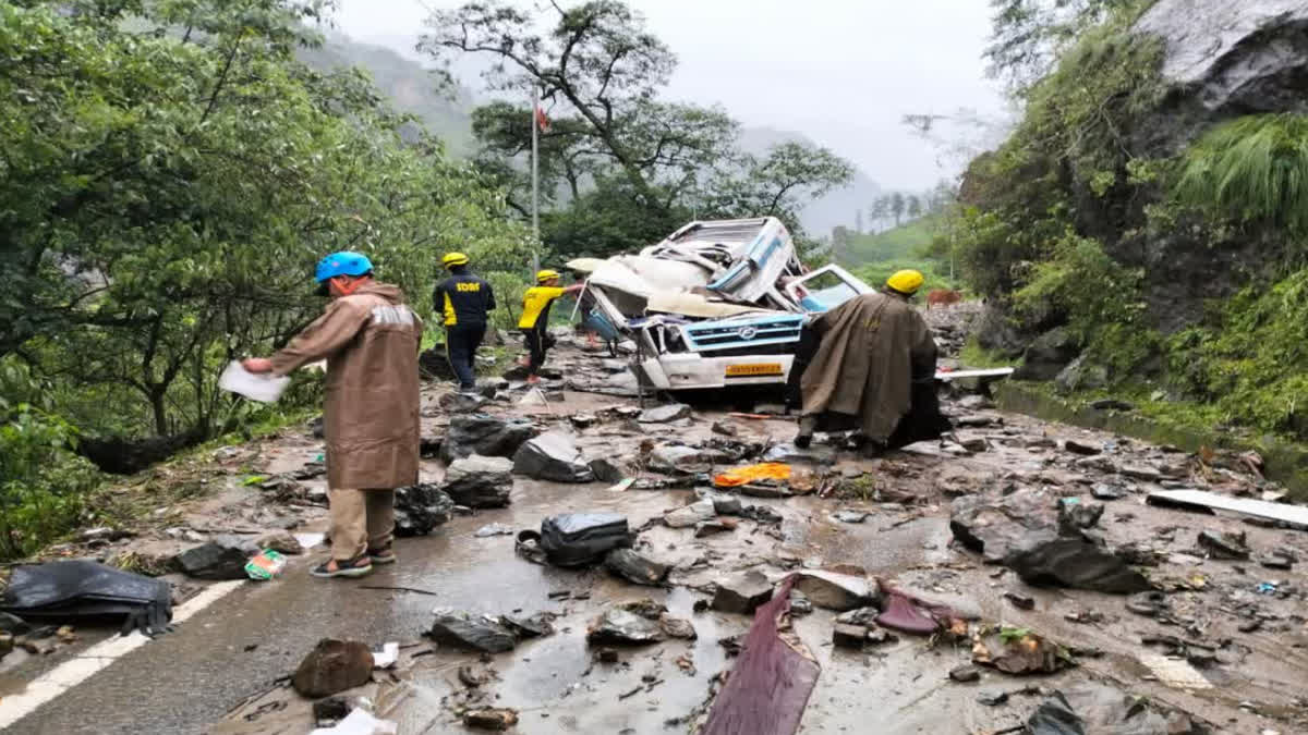 PEOPLE DIED DUE TO DEBRIS FALLING ON VEHICLES IN UTTARKASHI UTTARAKHAND