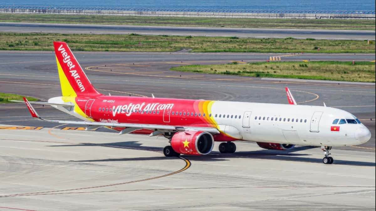 Vietjet announces direct flight route  Vietjet  direct flight route from Kerala to Vietnam  Kerala to Vietnam  flight route  Vietnamese airline  Ho Chi Minh City  Air route to Vietnam  കൊച്ചിയില്‍ നിന്നും വിയറ്റ്‌നാമിലേക്ക്  നേരിട്ടുള്ള ഫ്ലൈറ്റ് റൂട്ട് പ്രഖ്യാപിച്ച്  വിയറ്റ്‌ജെറ്റ്  കൊച്ചി  വിമാന സർവീസുകള്‍  കേരളവും വിയറ്റ്നാമും  വിയറ്റ്‌നാം അംബാസഡർ  മുഖ്യമന്ത്രി പിണറായി വിജയന്‍  ഹോ ചി മിൻ സിറ്റി  വിയറ്റ്‌ജെറ്റ്