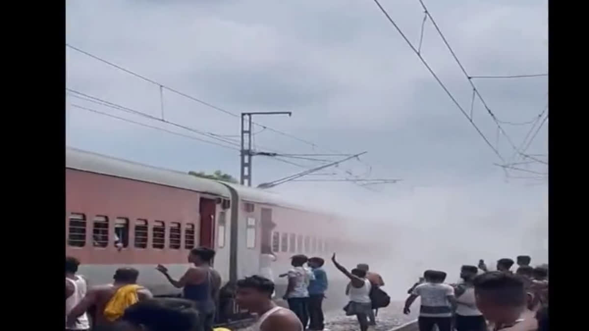 Odisha: Passengers panic after smoke detected in Dibrugarh-Kanyakumari Vivek Express in Berhampur