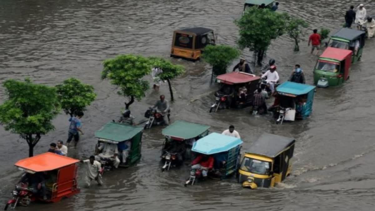 Eighty-six people due to heavy rains in Pakistan