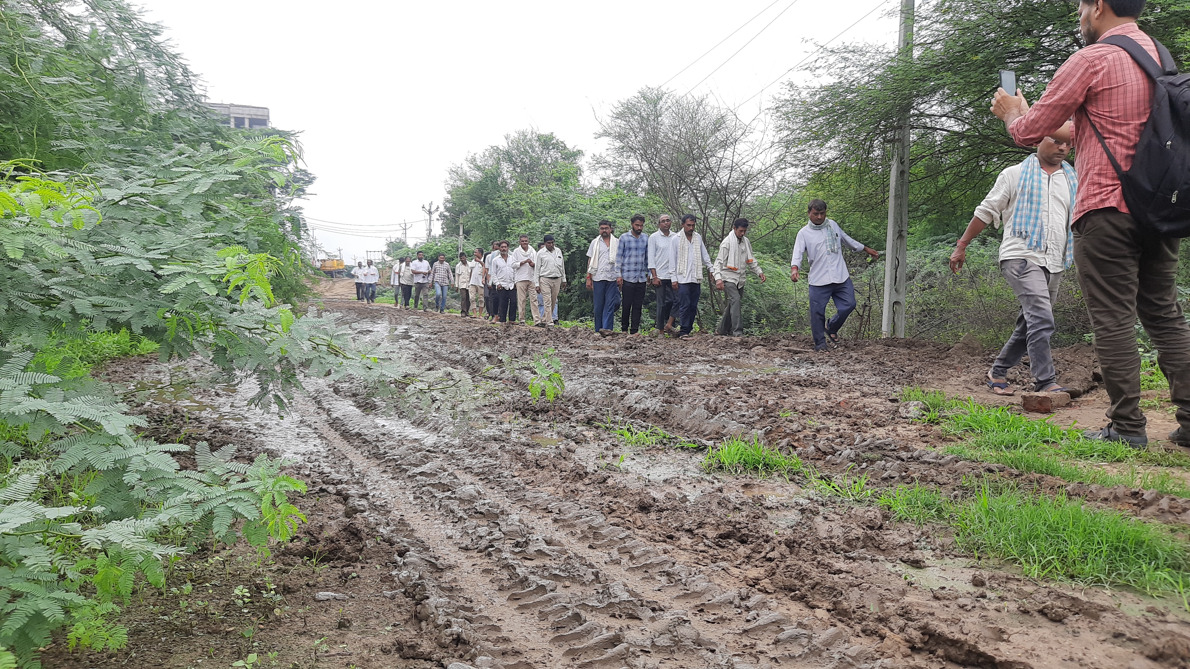 ગામ લોકોએ હવે રસ્તાની માંગ કરી