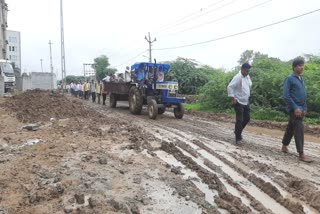 vadodara-smart-city-projects-include-no-road-to-go-to-cremation-village-people-raise-alarm-of-fast-to-death-movement