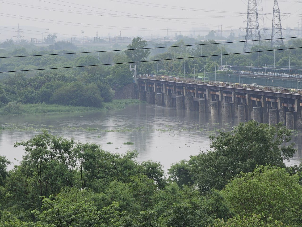 यमुना नदी का जलस्तर खतरे के निशान से ऊपर