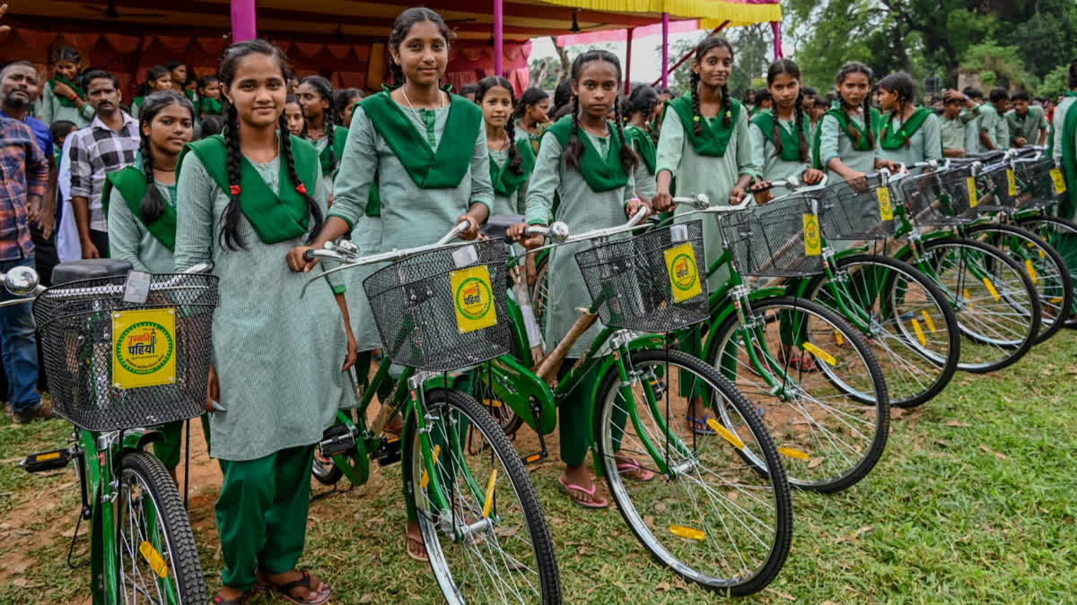 Deoghar DC distributed bicycles among students