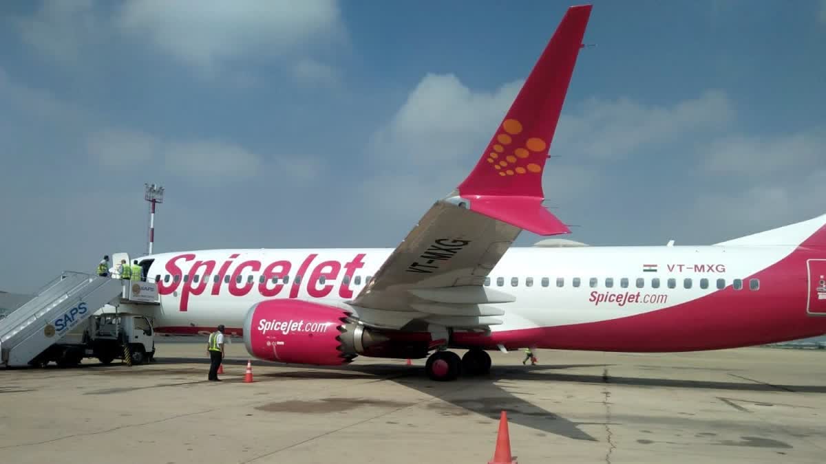 SPICEJET AIRLINES  CISF JAWAN  JAIPUR INTERNATIONAL AIRPORT  സിഐഎസ്എഫ് ജവാന്‍ സ്‌പൈസ് ജെറ്റ്