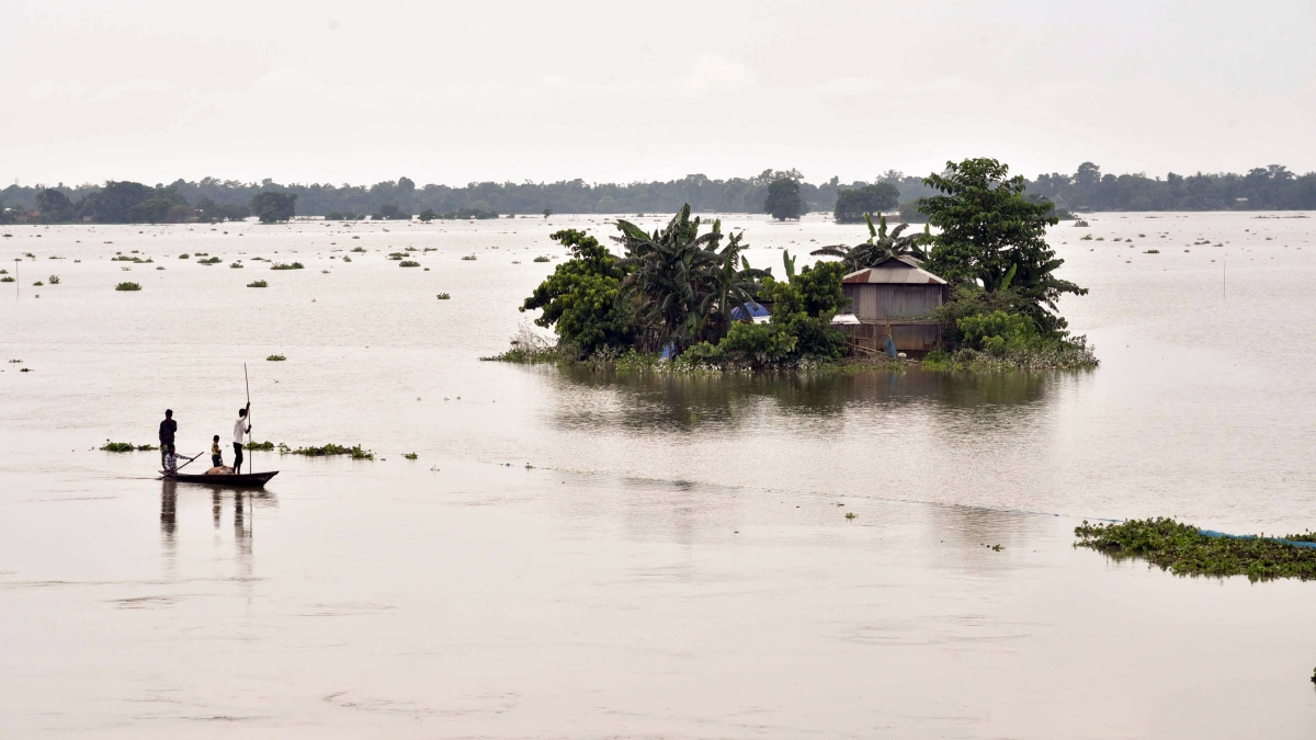 Flood wreaks havoc in Assam