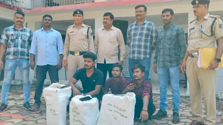 DURG POLICE ARRESTED SMUGGLERS