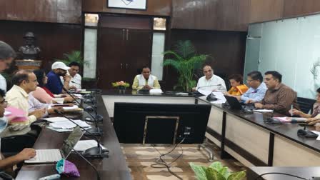 Health Minister Dhan Singh Rawat took meeting of Health Department