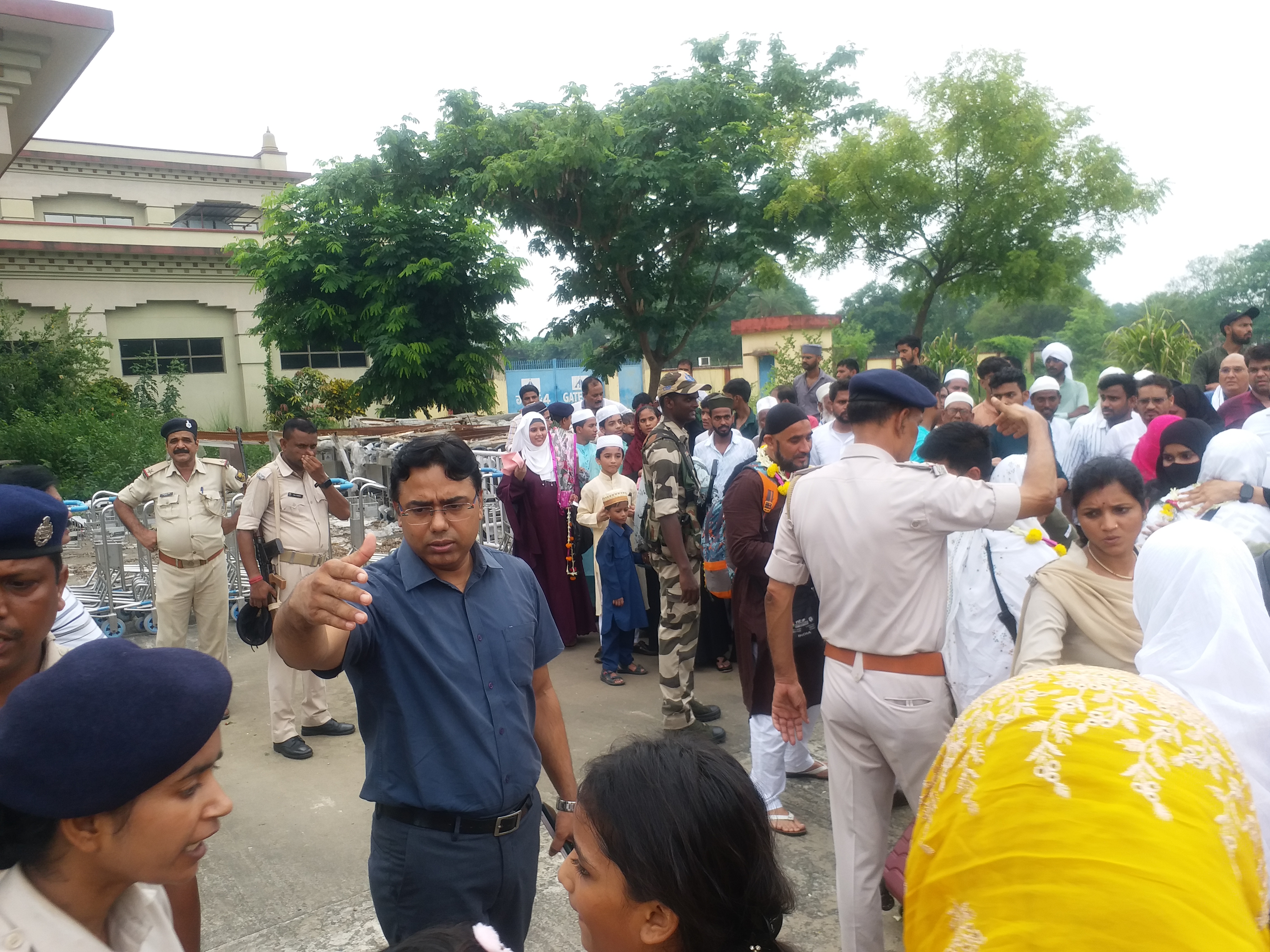 Arrival of second convoy of 153 pilgrims at Gaya Airport