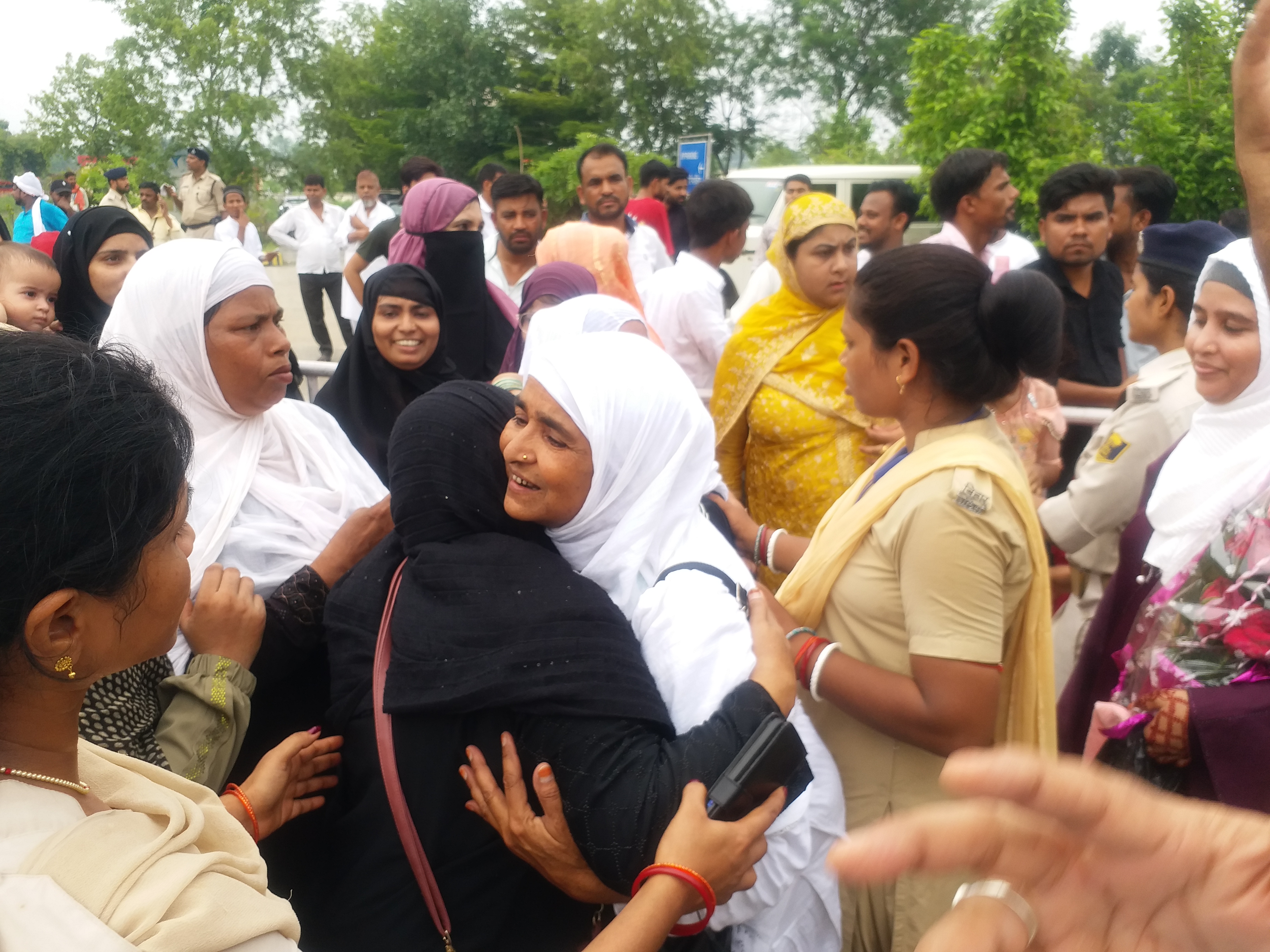 Arrival of second convoy of 153 pilgrims at Gaya Airport