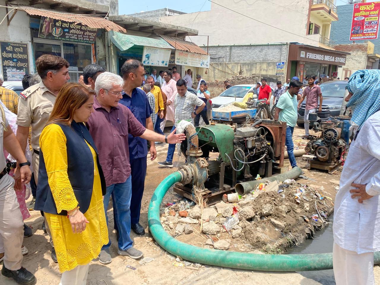 मेयर शैली ओबरॉय ने नजफगढ़ विधानसभा क्षेत्र का किया निरीक्षण, नहीं मिली सफाई