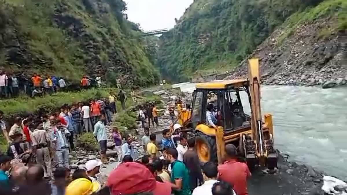 boler fell into deep gorge in chamba in himachal