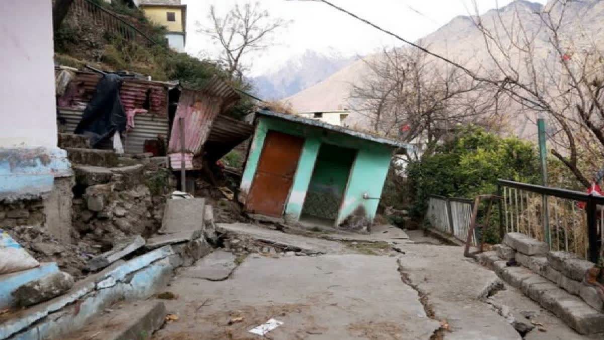 Landslide causes fresh cracks in houses, roads in Joshimath