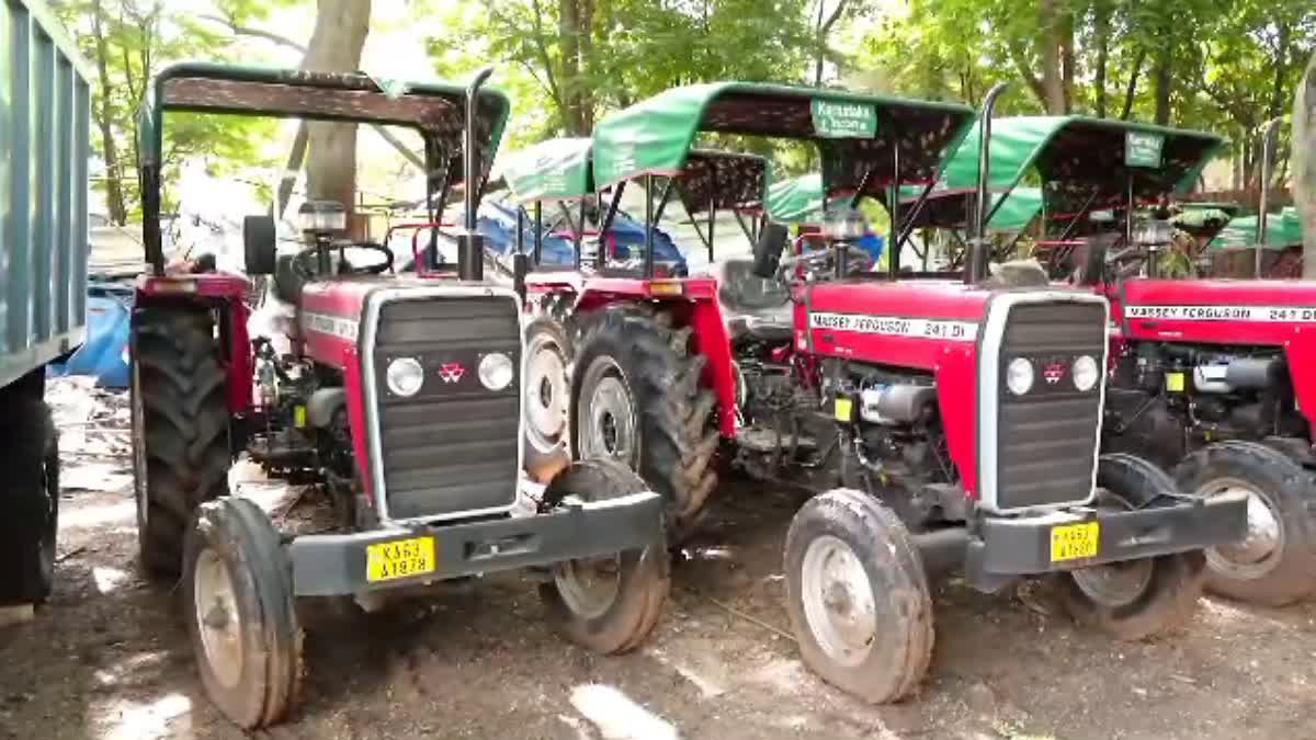 Tractors  bought by hubballi darwad  Mahanagara Corporation which are rusting