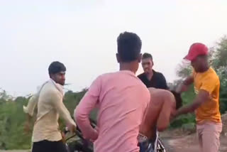 miscreants beat youth in gwalior