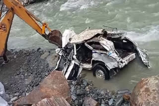 bolero-fell-into-drain-in-chamba-road-accident-in-himachal