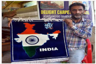 kashmiri-artisan-mohd-maqbool-weaves-indian-map-with-tricolour