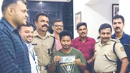 Migrant Worker returns from Kerala  Migrant Worker  returns to homeland as a millionaire  Birshu Raba  First prize in Kerala State Lottery  Kerala State Lottery  അഭയം തേടി പൊലീസ് സ്‌റ്റേഷനിലെത്തി  ആ പഴയ ആളല്ല  ലക്ഷാധിപതിയായി നാട്ടില്‍ പറന്നിറങ്ങി ബിർഷു  സംസ്ഥാന ഭാഗ്യക്കുറി  ഫിഫ്‌റ്റി ഫിഫ്‌റ്റി  ബിർഷു  ബിർഷു റാബ  അതിഥി തൊഴിലാളി  പൊലീസ്  പശ്ചിമ ബംഗാൾ  ഒന്നാം സമ്മാനം