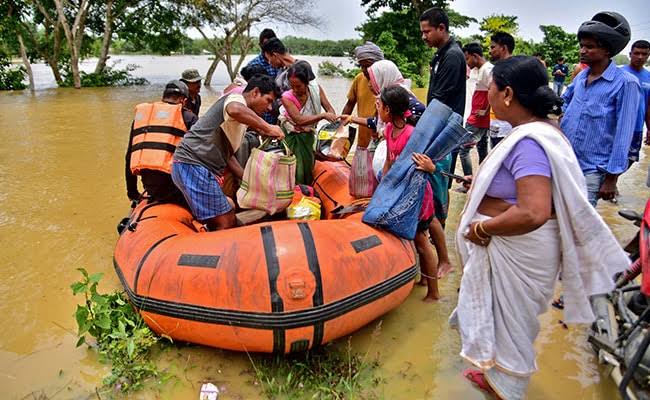 বানপীড়িতক সাহায্য বিতৰণ