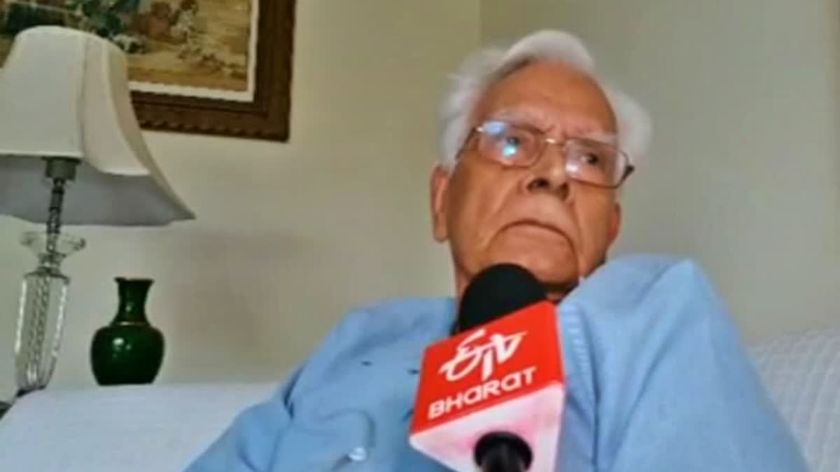 Minister Natwar Singh