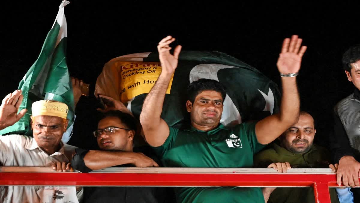 arshad nadeem receives a grand welcome in pakistan copied the celebration of indian cricket team