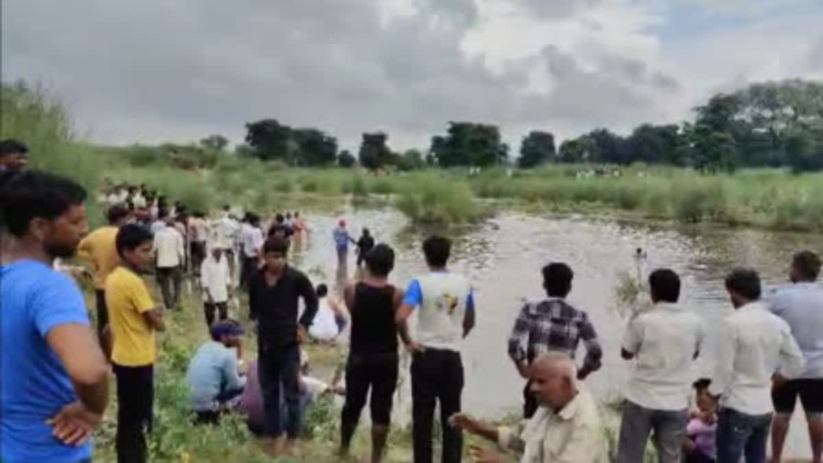 7 YOUTHS DIED IN ACCIDENT  POND COLLAPSE  RAJASTHAN YOUTHS DEATH  ഒഴുക്കിൽപ്പെട്ട യുവാക്കൾ മരിച്ചു