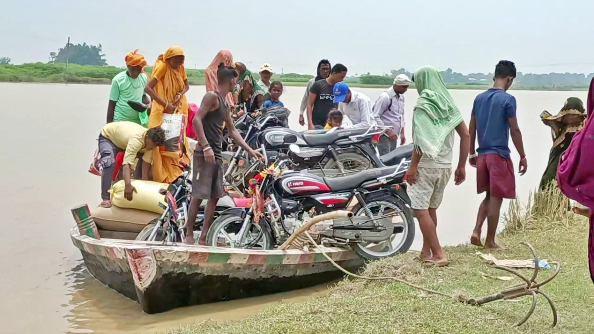 सहरसा में कोसी का जलस्तर बढ़ने से गांवों में घुसा पानी