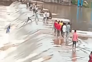 Kanhar river anicut in Ramanujganj