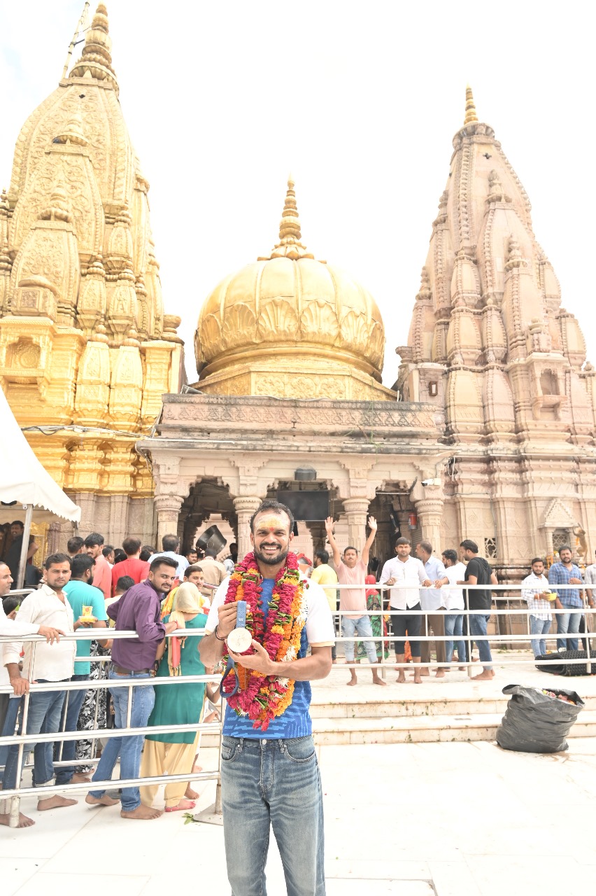 ಕಾಶಿ ವಿಶ್ವನಾಥ ಮಂದಿರಕ್ಕೆ ಲಲಿತ್ ಭೇಟಿ