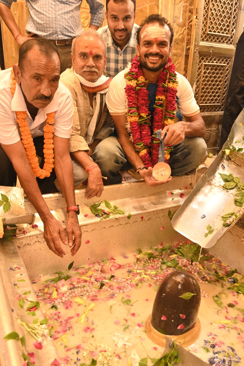 ಕಾಶಿ ವಿಶ್ವನಾಥ ಮಂದಿರಕ್ಕೆ ಲಲಿತ್ ಭೇಟಿ