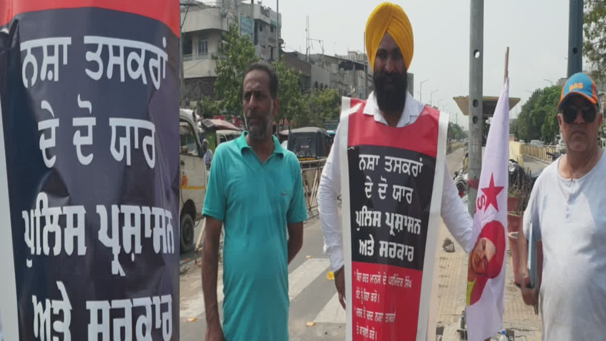 In Amritsar, the youth protested against the drug traffickers in a unique way
