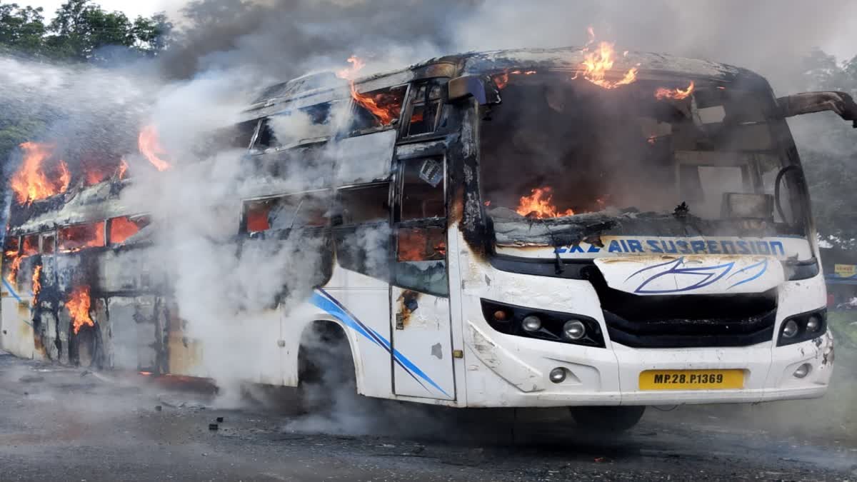 Fire broke out in moving bus in Chhindwara