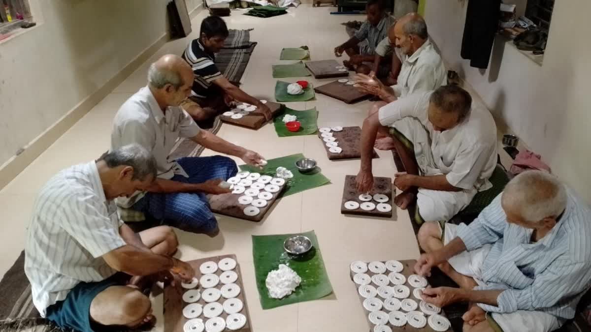 family members are making chakuli together