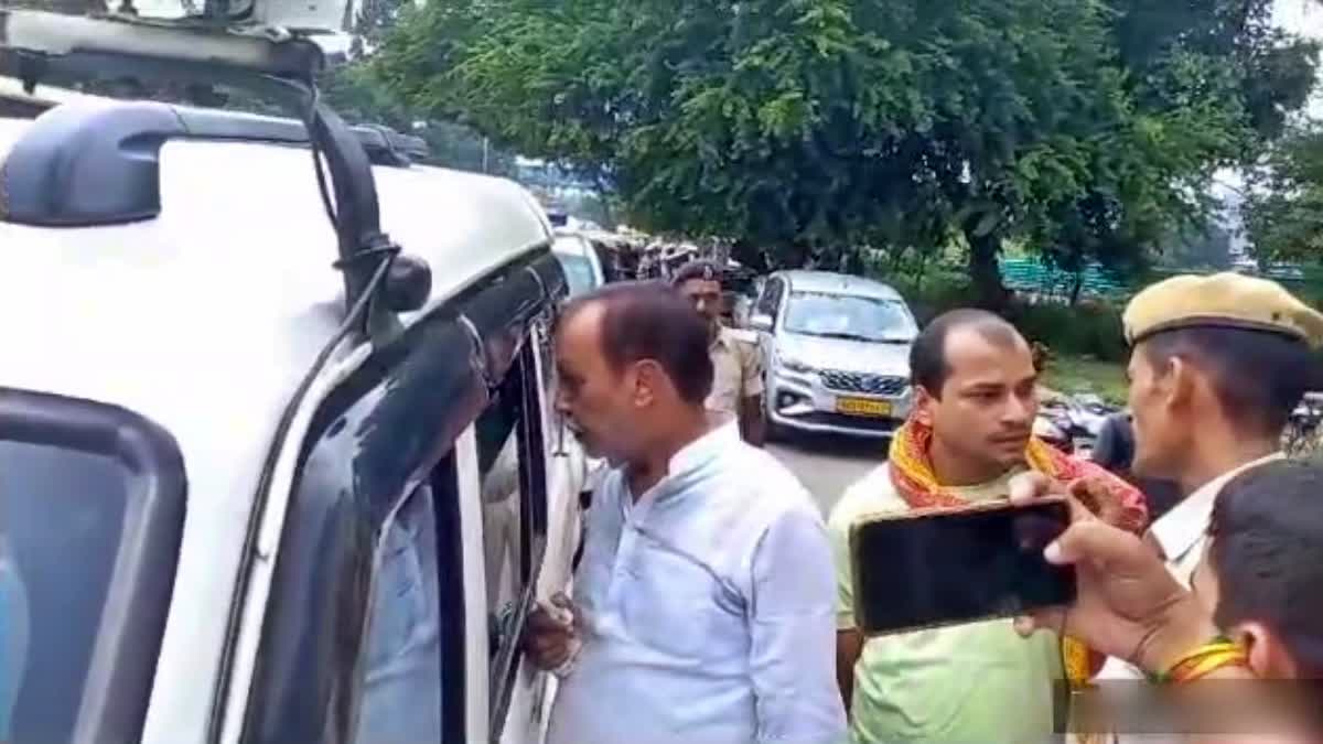 पूर्व विधायक अनिल कुमार की कार से बच्ची घायल